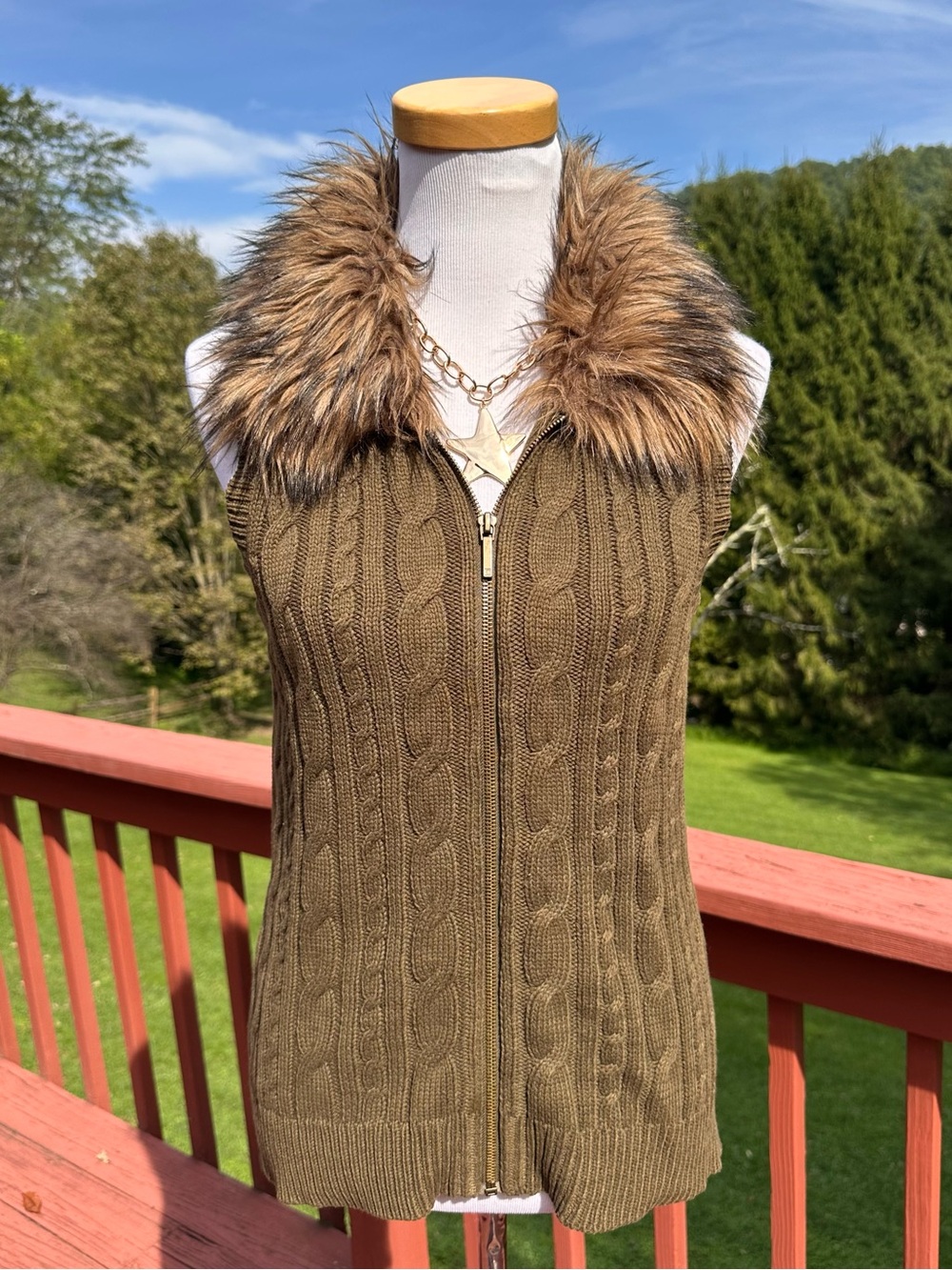 Y2K Faux-Fur Collar Cable Knit Zip-Front Vest - Olive & Brown